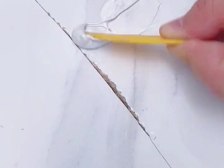 瓷砖破损修补方法(瓷砖破损了要用什么东西来补) 瓷砖破损修补方法(瓷砖破损了要用什么东西来补)